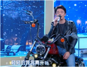 杨幂携新戏《筑梦情缘》登上大本营，身穿“樱桃”牛仔可爱到爆！