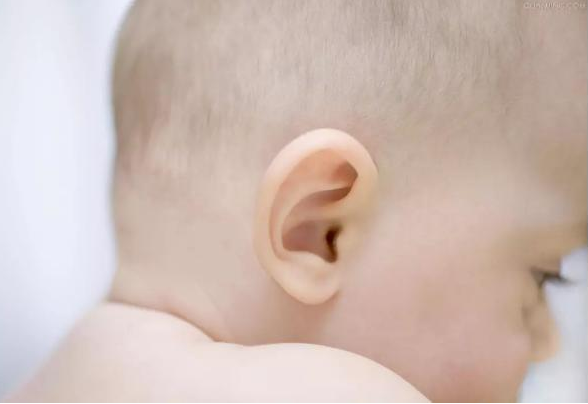 宝妈给儿子掏耳朵，形成外耳道沾染：耳屎真不是你想掏就掏啊！