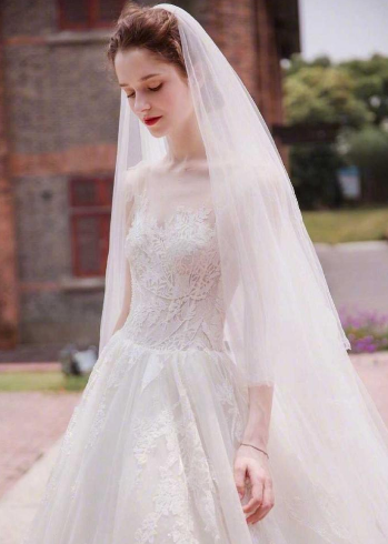 穿上婚纱的那一刻，你就是最美的人！