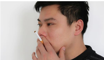 戒不了烟的人要注意：抽烟记好三句话，或能让你的肺舒服点