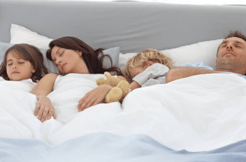 孩子独立睡觉，会有很多好处，比父母陪伴的孩子更优秀