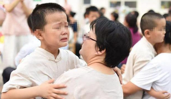 孩子挨骂后常见的几种表现，如果有这样，恭喜你孩子有出息