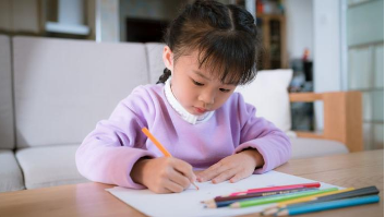 孩子不愿意写作业，家长该如何引导？