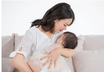 3招预防宝宝吐奶，其中拍嗝只是常规处理方法
