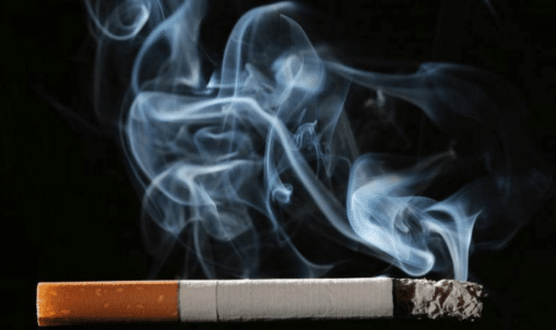 突然戒烟会引起各种疾病吗，老人需不需要戒烟？